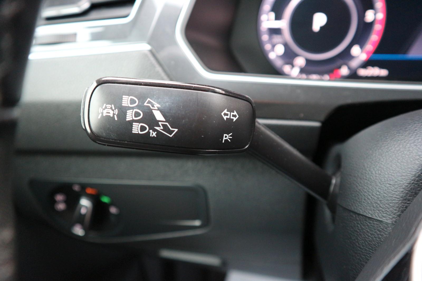 Volkswagen Tiguan 4Motion DSG Navi ACC PDC AHK CarPlay Spur