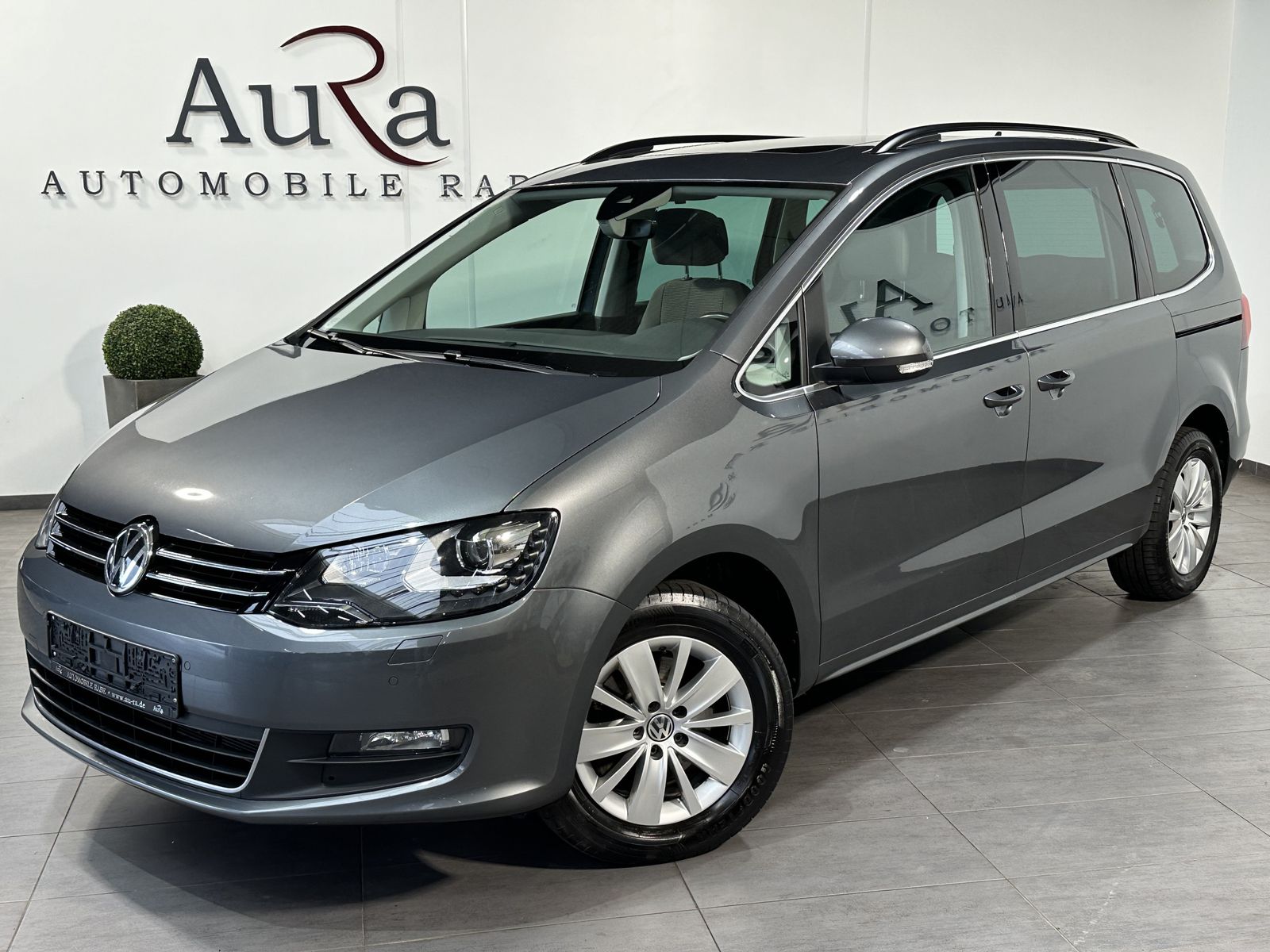 Fahrzeugabbildung Volkswagen Sharan 1.4 TSI DSG 7-Sitzer CL NAV+XEN+AHK+PANO