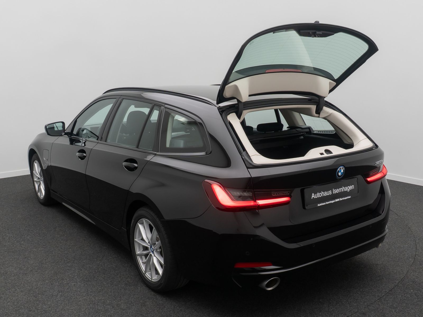 Fahrzeugabbildung BMW 320e Widscreen DAB Cockpit+ PDC GeschwindigReg