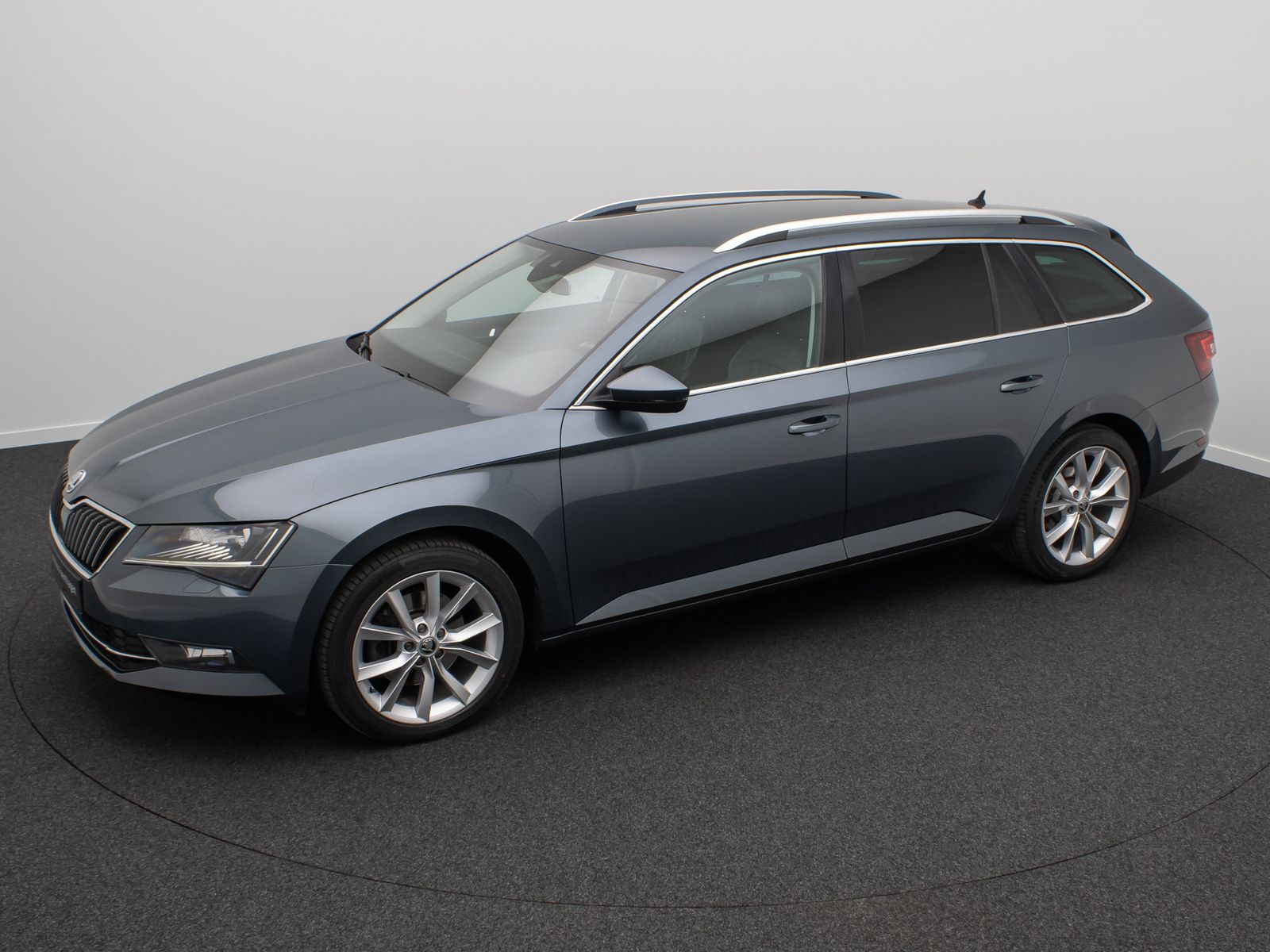 Fahrzeugabbildung SKODA Superb Style BiXenon PDC Navi Touch FernlichtAss