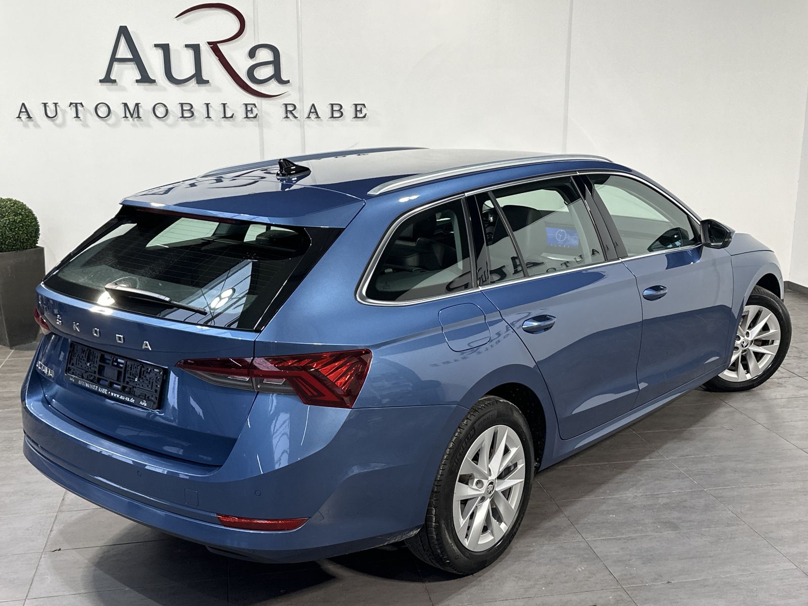 Fahrzeugabbildung SKODA Octavia First Edition NAV+LED+AHK+V-COCKPIT+17ZO