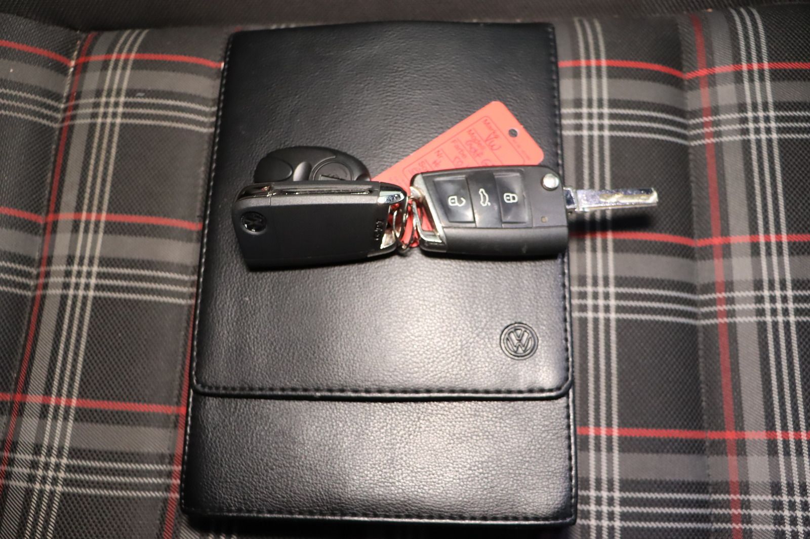 Fahrzeugabbildung Volkswagen Golf 2.0 TSI GTI * Standheizung * PDC