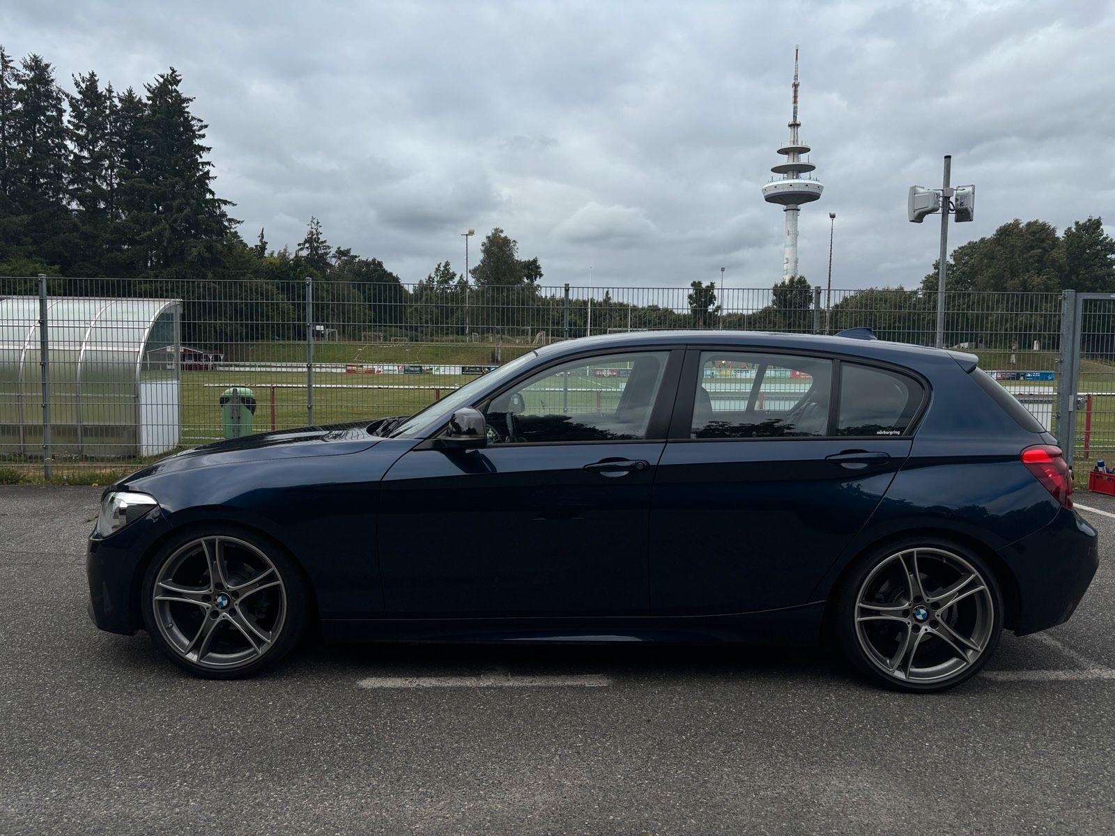 BMW 118 2011 — rear view