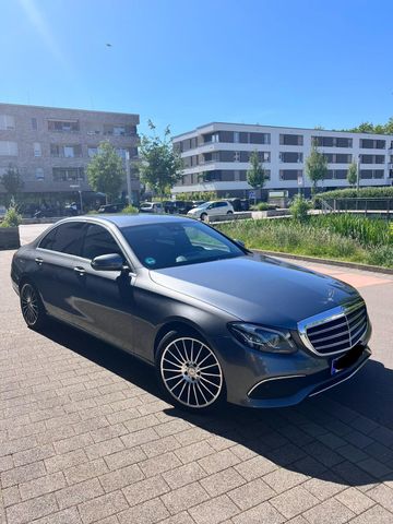 MERCEDES-BENZ E 220 d AVANTGARDE Autom. AVANTGARDE