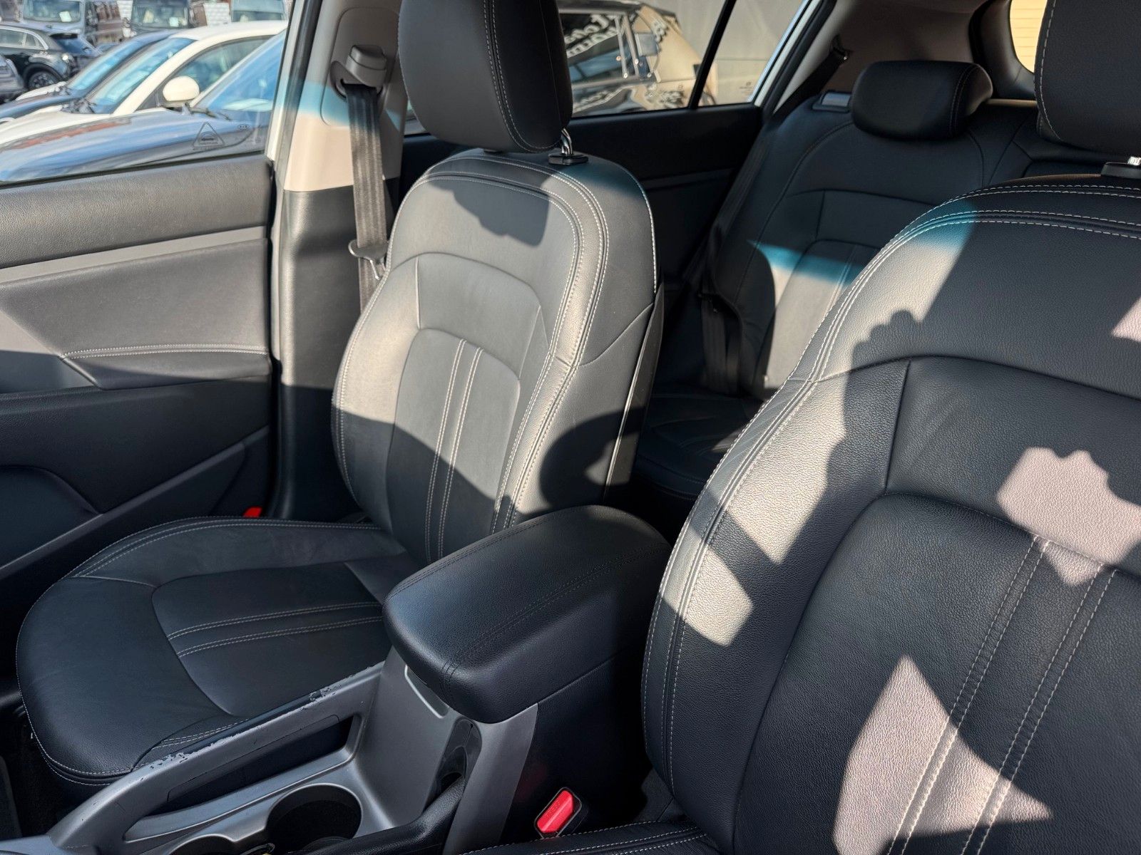 Fahrzeugabbildung Kia Sportage Spirit 4WD NAVI KAMERA SITZHEIZUNG