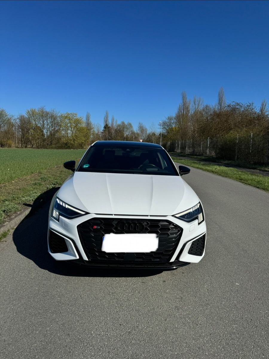 AUDI S3 TFSI S tronic quattro -