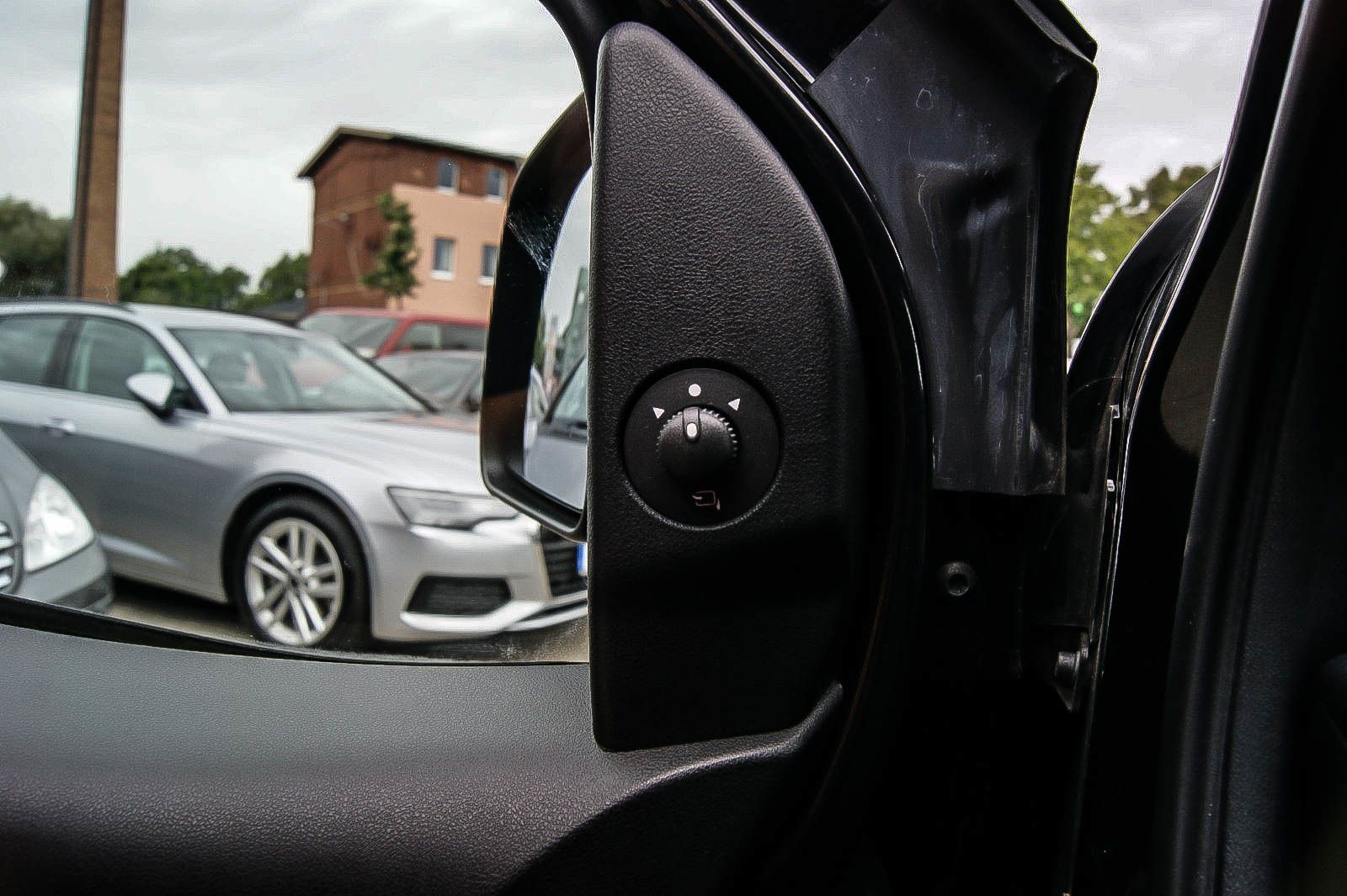Fahrzeugabbildung Fiat Doblo 1.4i SX Kombi Klima 5-Sitze 2xSchiebetüren