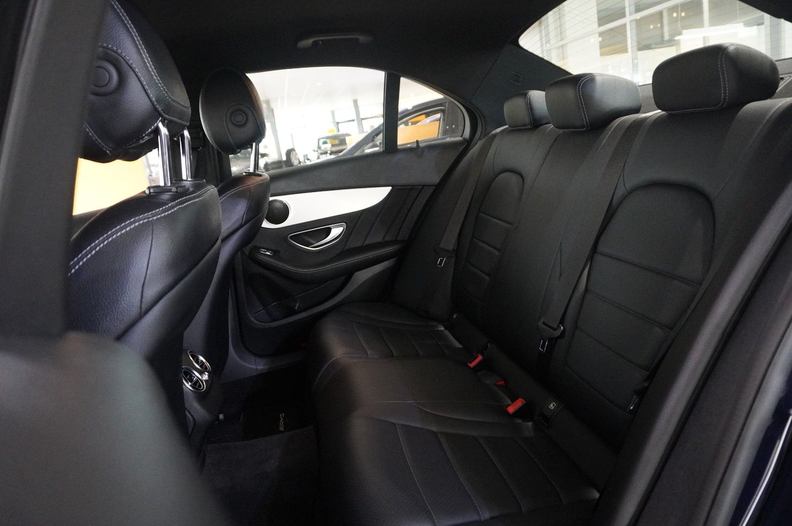 Fahrzeugabbildung Mercedes-Benz C 200 LIM. AMG LINE NAVI/LED/KAMERA/SH/SPORT/AHK