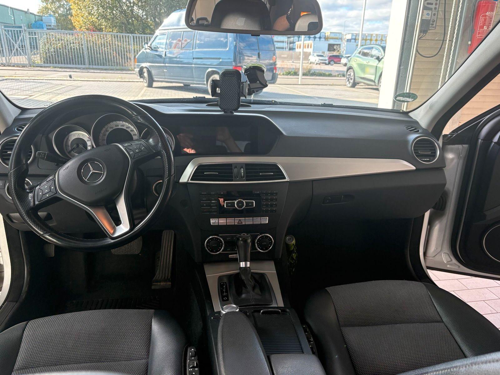 Mercedes-Benz C220 2012 — photo 8