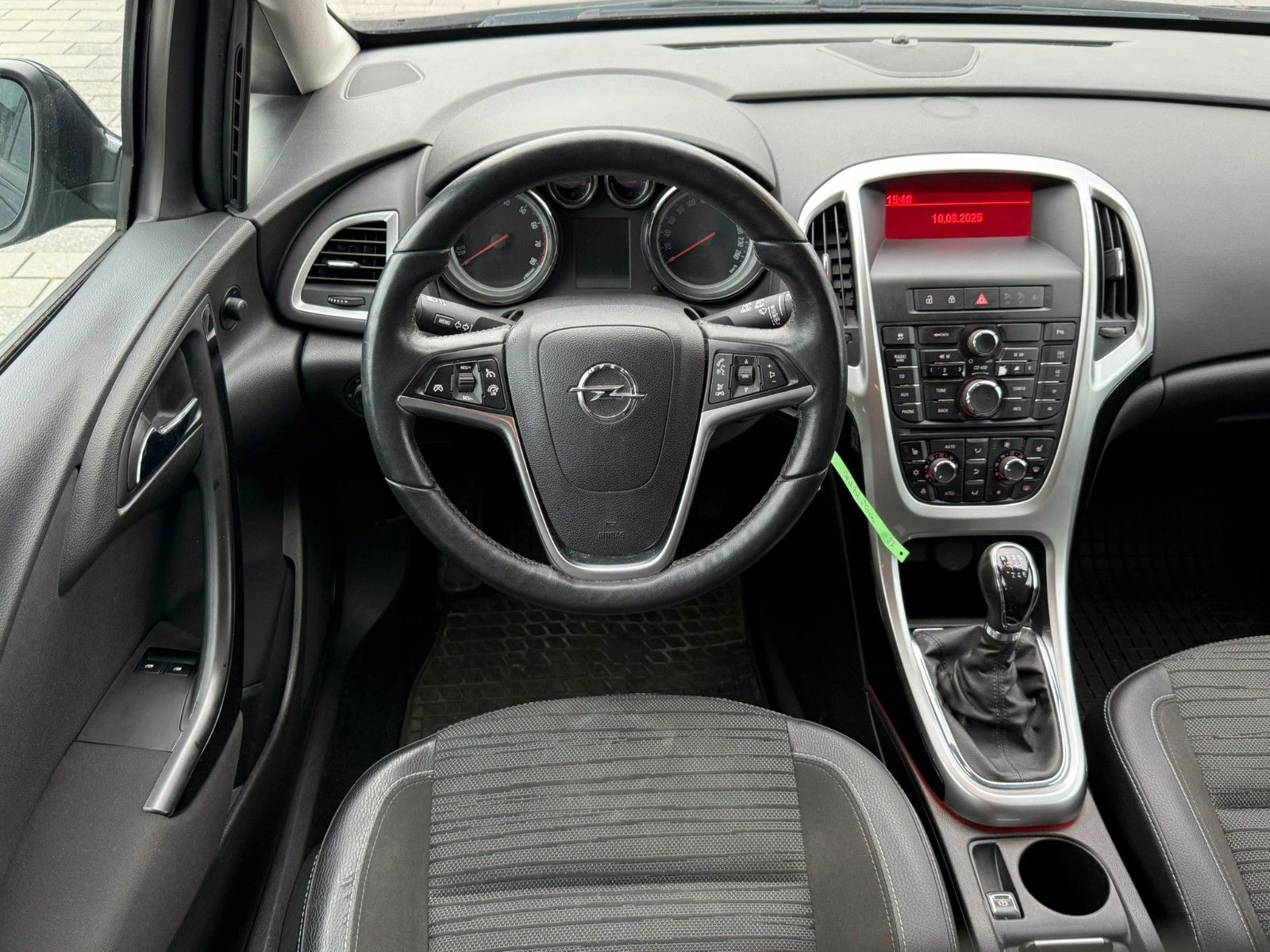 Fahrzeugabbildung Opel Astra J Sports Tourer Style