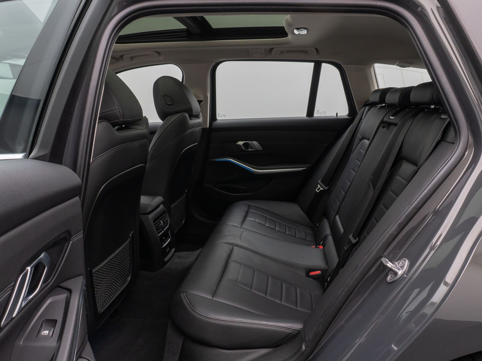 Fahrzeugabbildung BMW 330e Luxury Line Kamera Pano HUD HiFi Individual