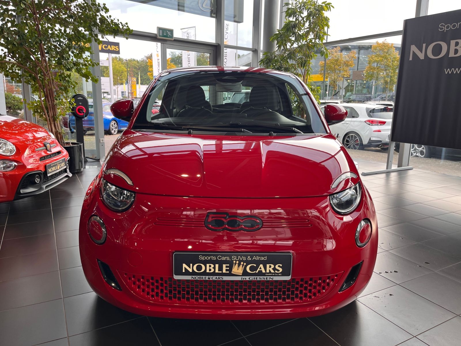 Fahrzeugabbildung Fiat 500e  42 kWh Akku Red NAVI KLIMA