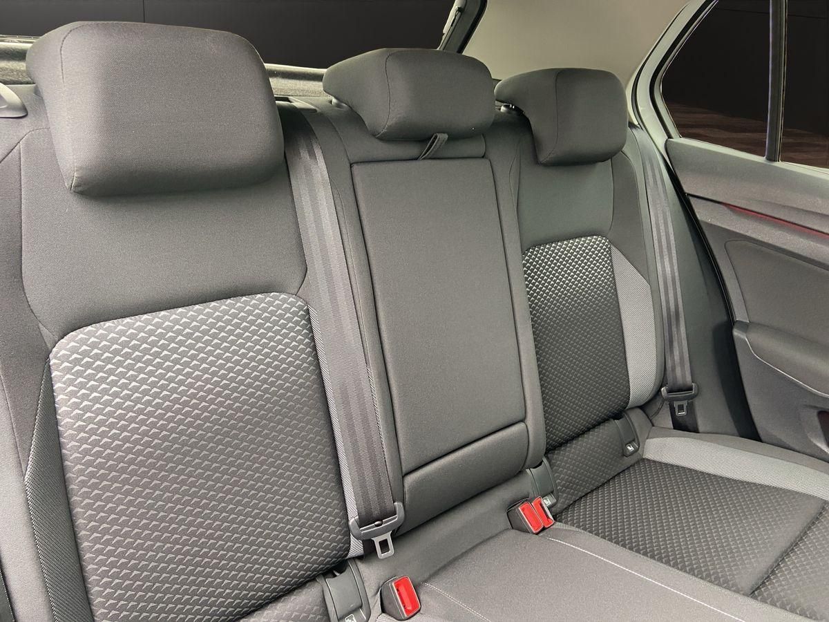 Golf VIII 1.5 TSI 6-Gang Matrix-LED StHz Panoram