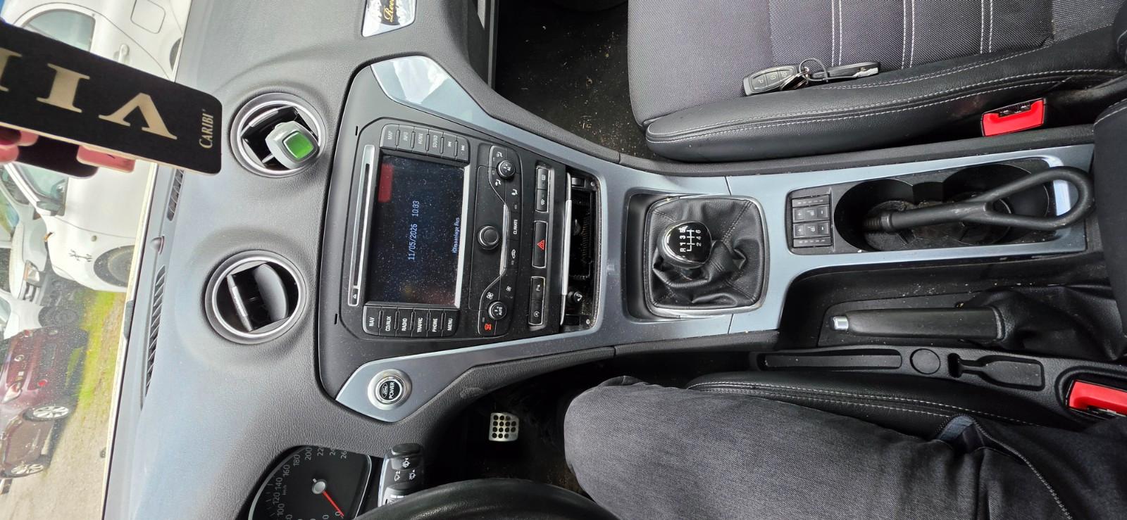 Ford Mondeo 2011 — photo 15