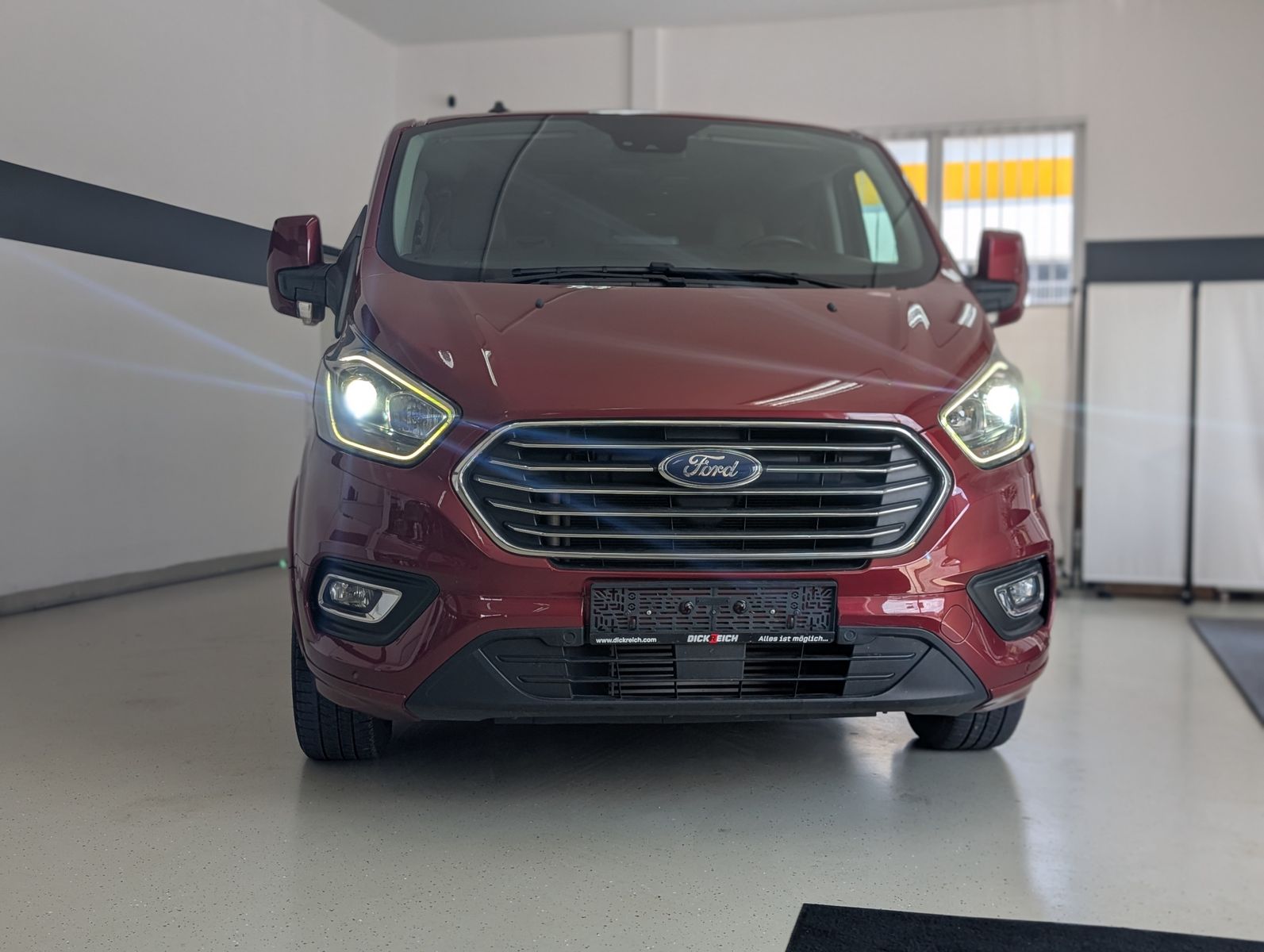 Fahrzeugabbildung Ford Tourneo Custom 320 L2LEDER KAM LED ZHZ 2x KLIMA