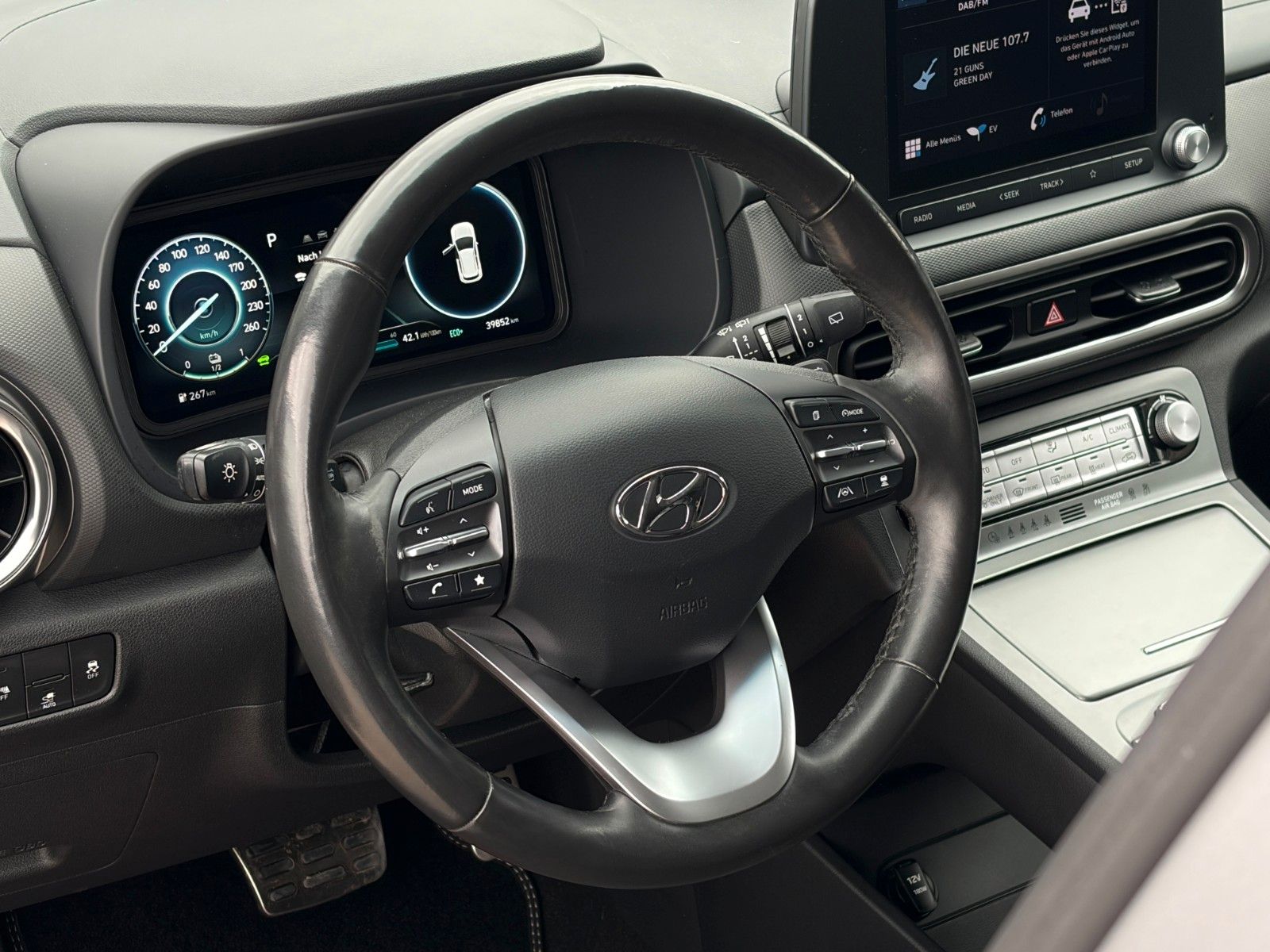 Fahrzeugabbildung Hyundai KONA E Select PDC CAM ACC SHZ LHZ CarPlay Navi