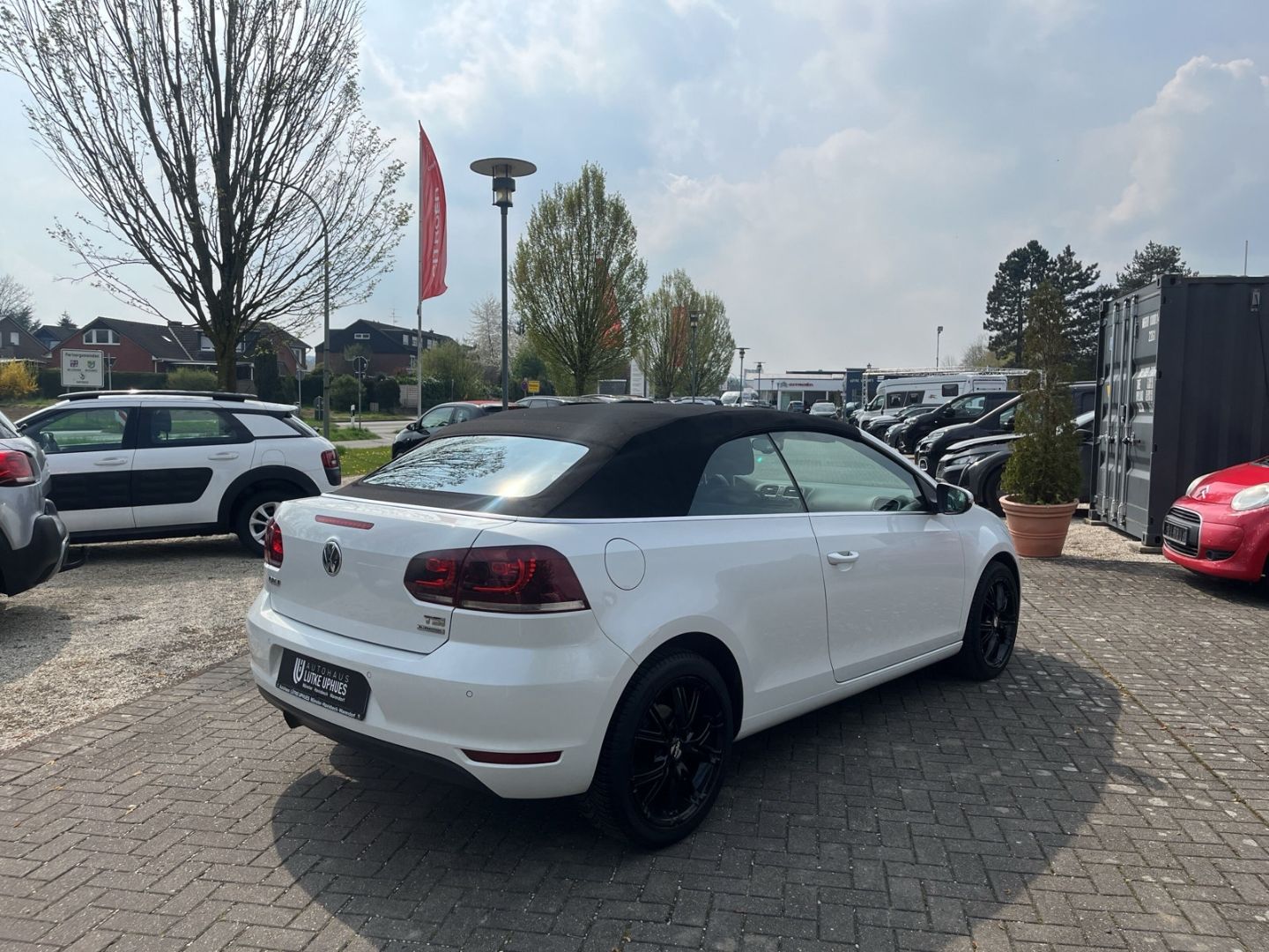Fahrzeugabbildung Volkswagen Golf VI Basis BMT 1.2 TSI Cabrio Navi SHZ Temp