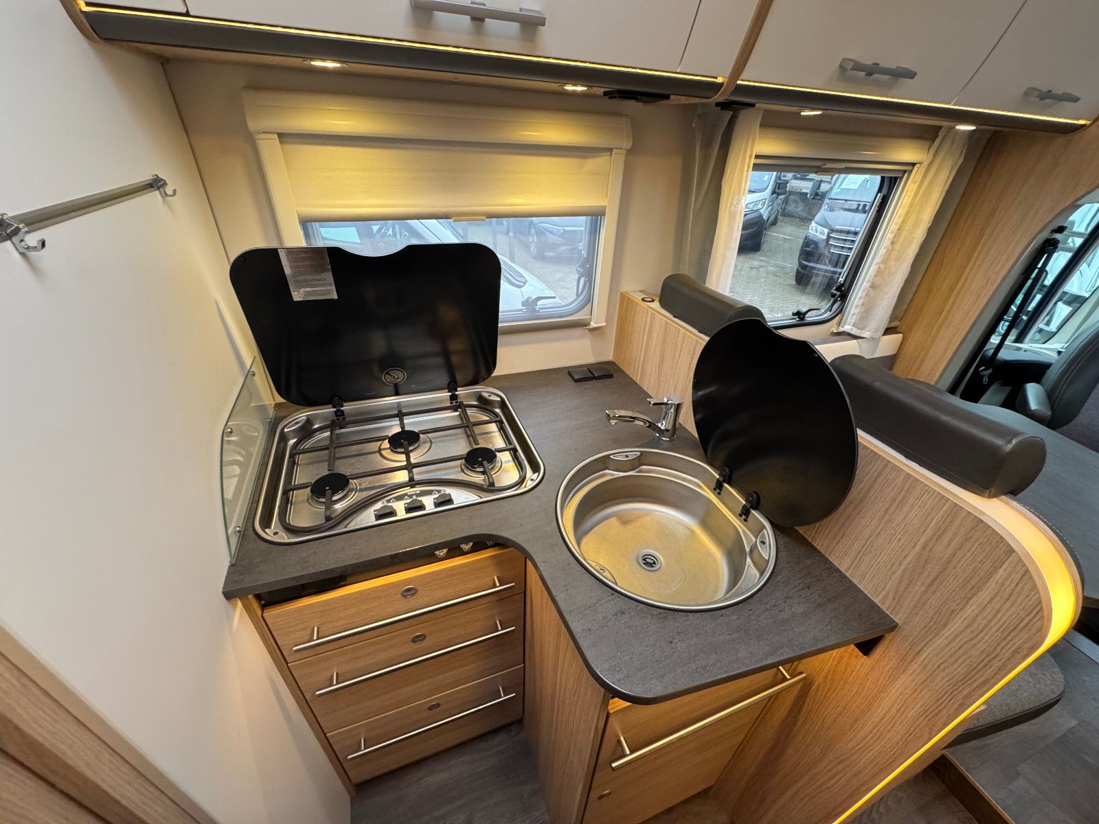 Fahrzeugabbildung Sunlight T69 L PANORAMA DACHKLIMA SAT NAVI QUEENSBETT WC+