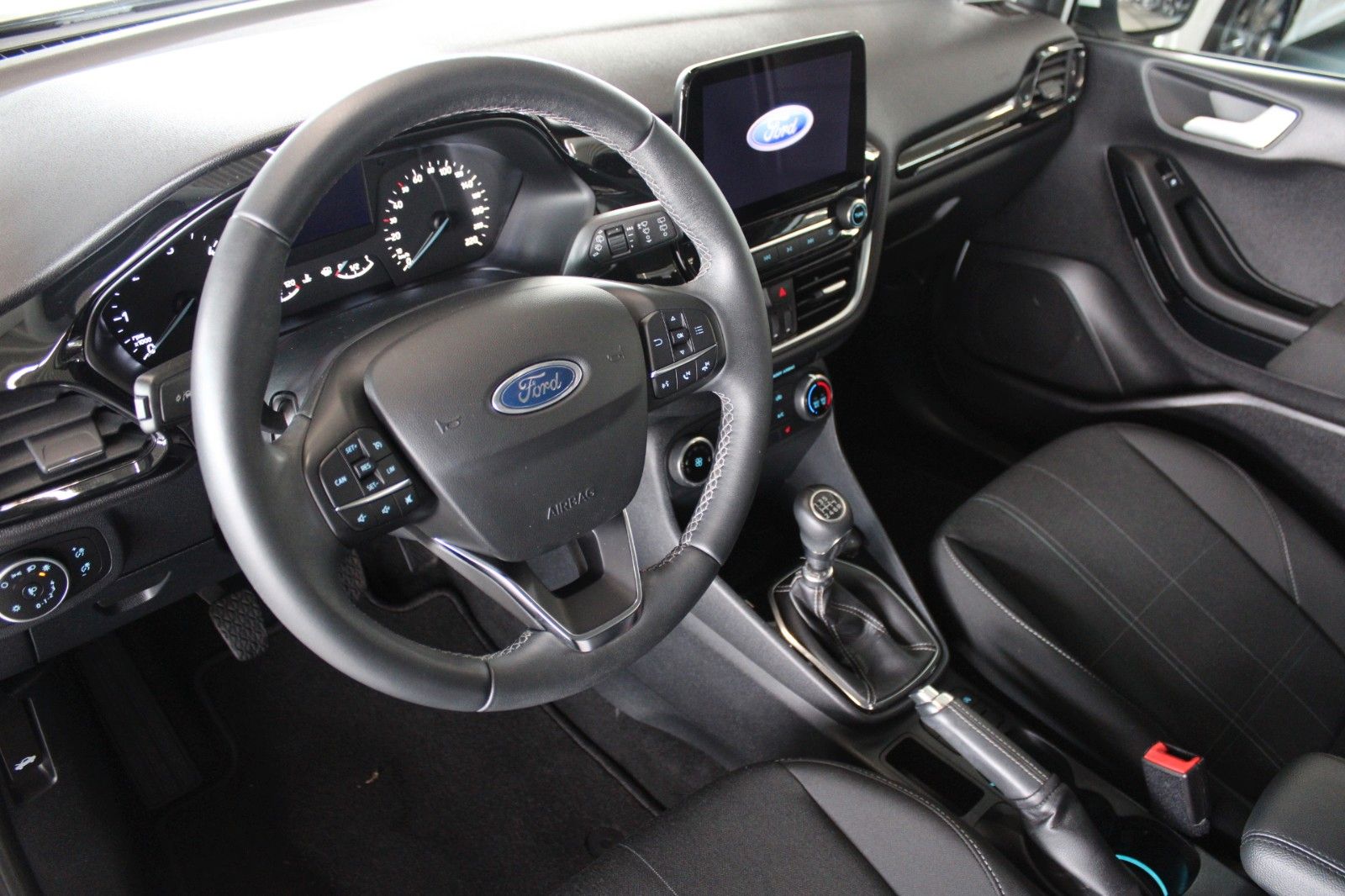 Fahrzeugabbildung Ford Fiesta 1,5 TDCi Cool & Connect 5-trg NAVI LED