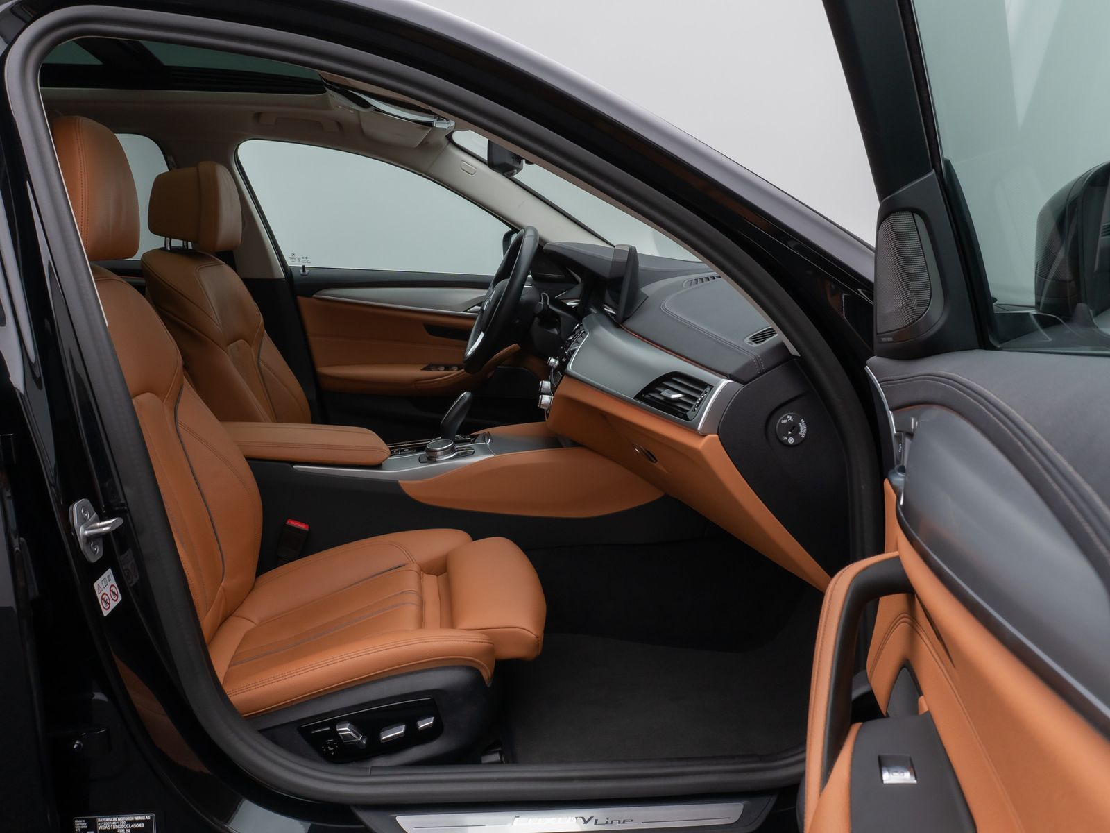 Fahrzeugabbildung BMW 520d xD LuxuryLine Panorama Laser TV HUD DAB H/K