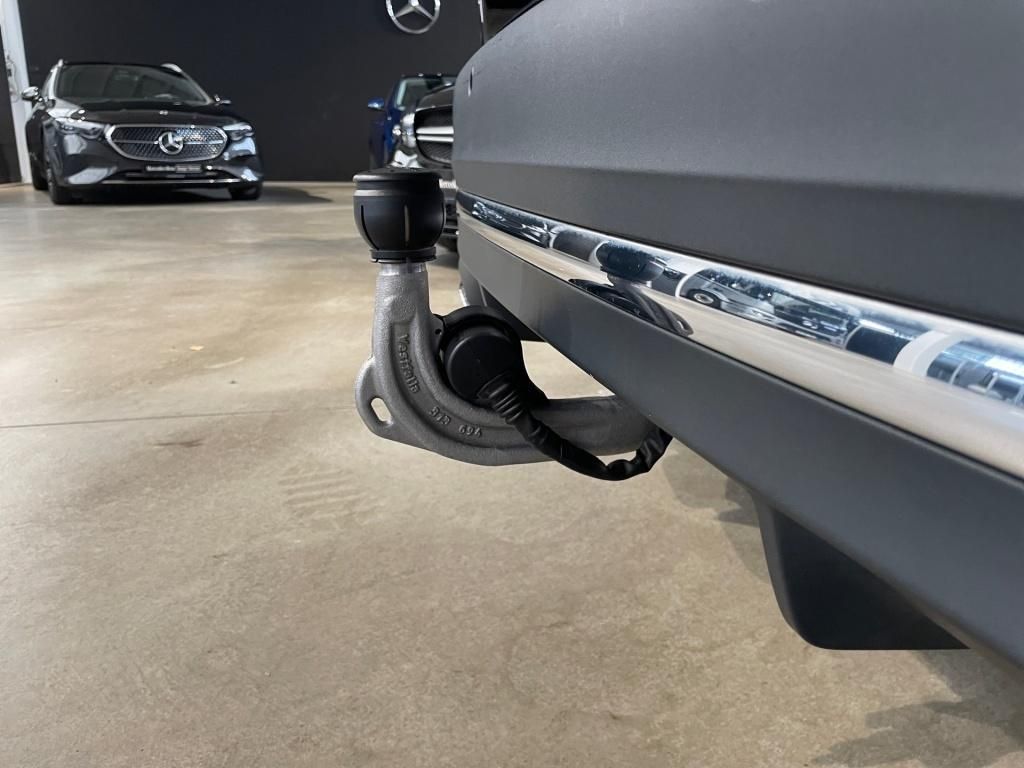 Fahrzeugabbildung Mercedes-Benz GLA 180 AMG AHK Pano LED KeyLess SHZ Sport Navi