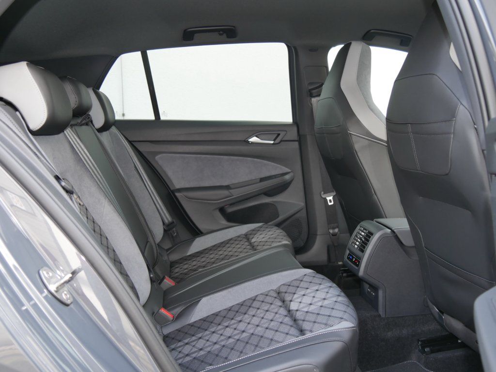 Fahrzeugabbildung Volkswagen Golf R-Line 2.0 TDI DSG Navi RFK Matrix-LED