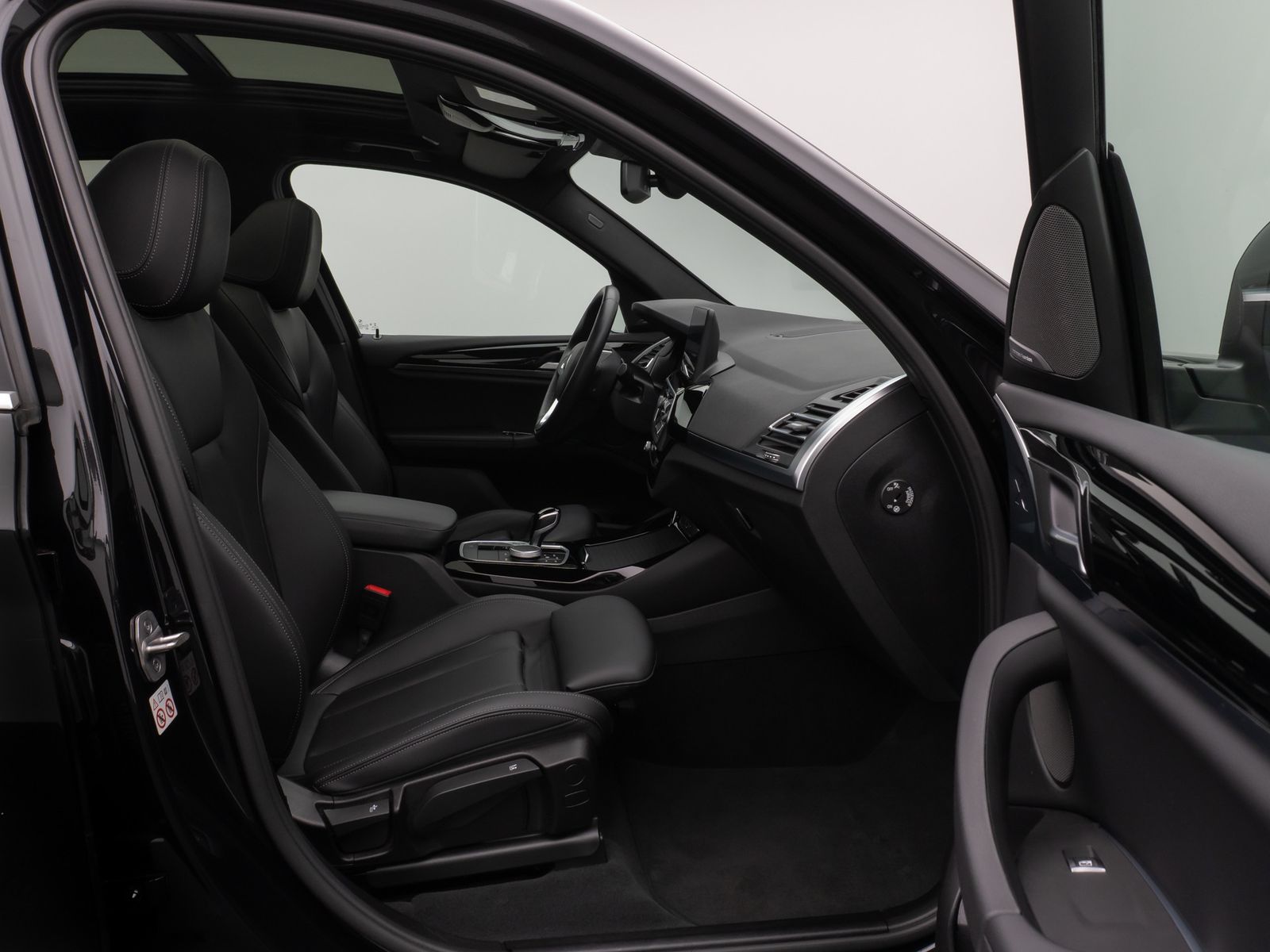 Fahrzeugabbildung BMW X3 xD30e Panorama Kamera HUD H/K Komfort Sport