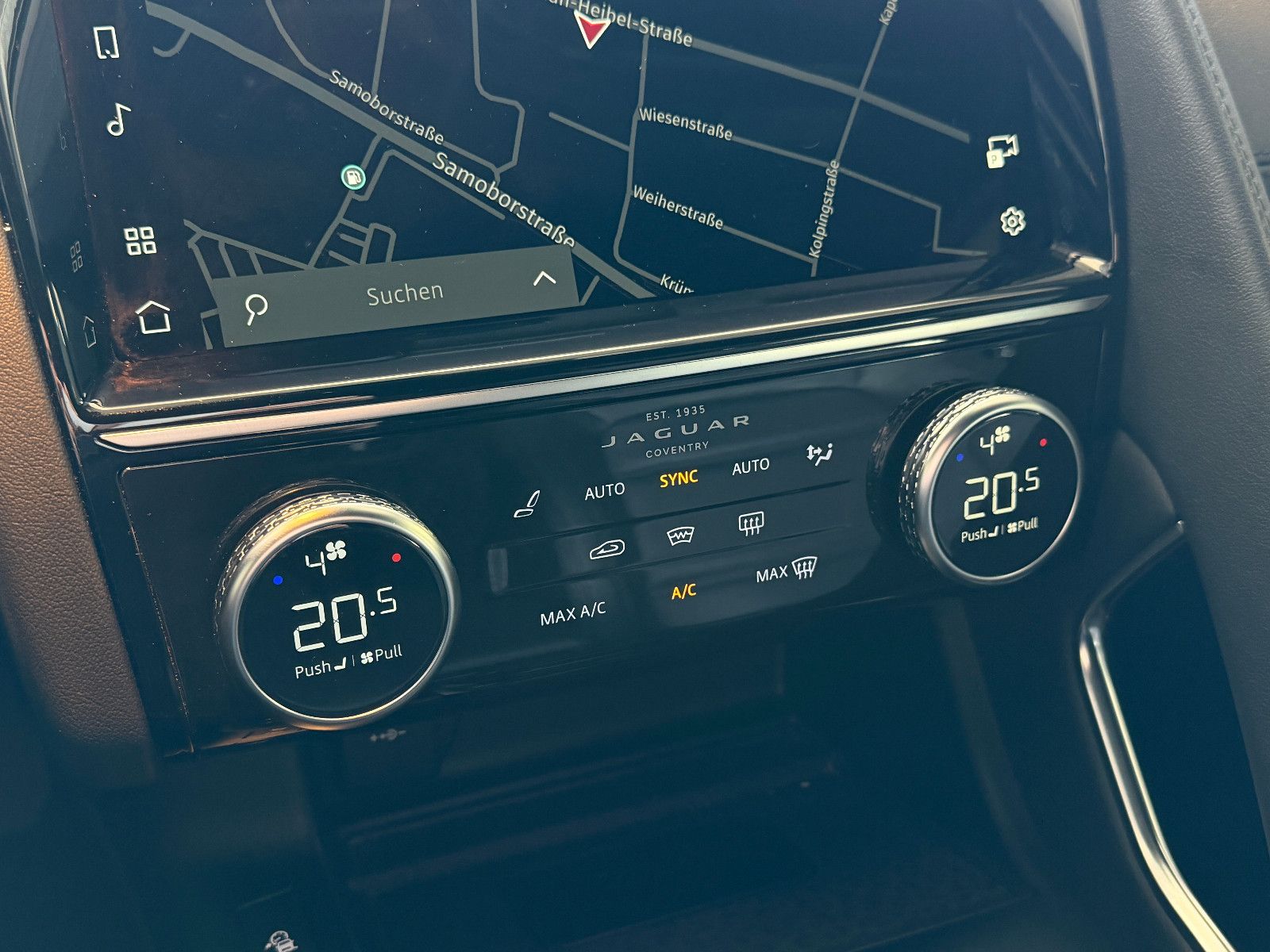 Fahrzeugabbildung Jaguar E-PACE S AWD/BLACK-PACK/360°KAM/LED/3D-KAMERA/