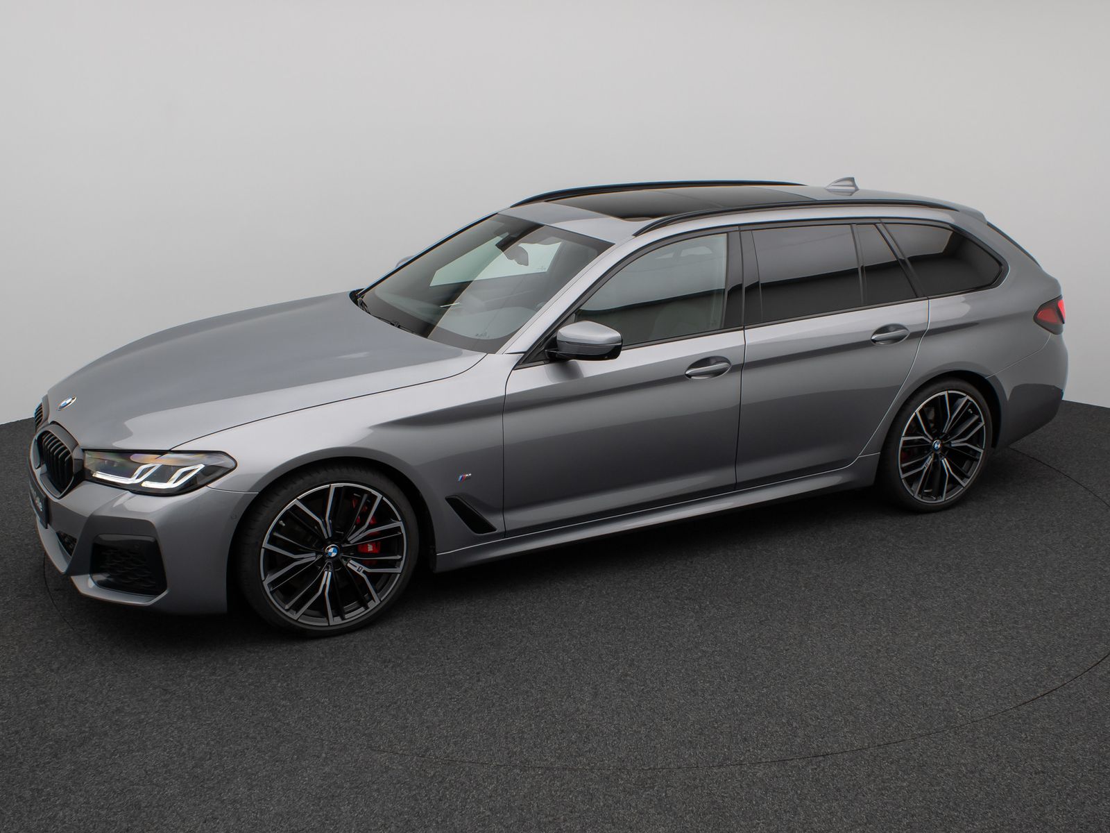 Fahrzeugabbildung BMW 530d M Sport Panorama 360°DAB H/K Komfort 20Zoll