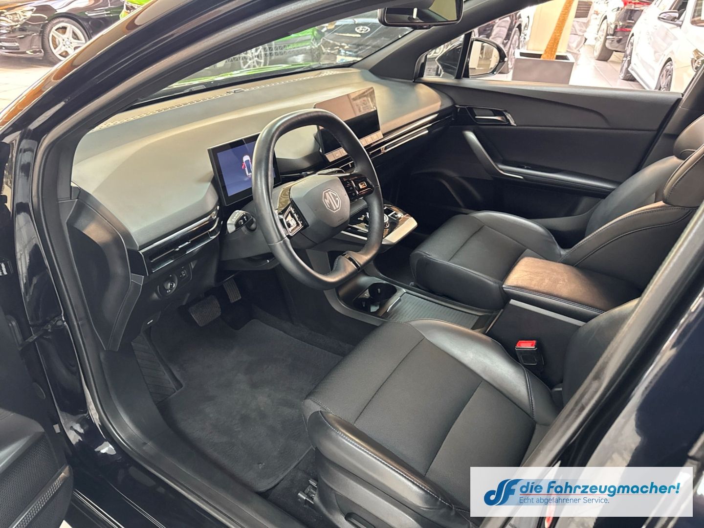 Fahrzeugabbildung MG MG4 Luxury Elektromotor 150 kW Digitales Cockpit