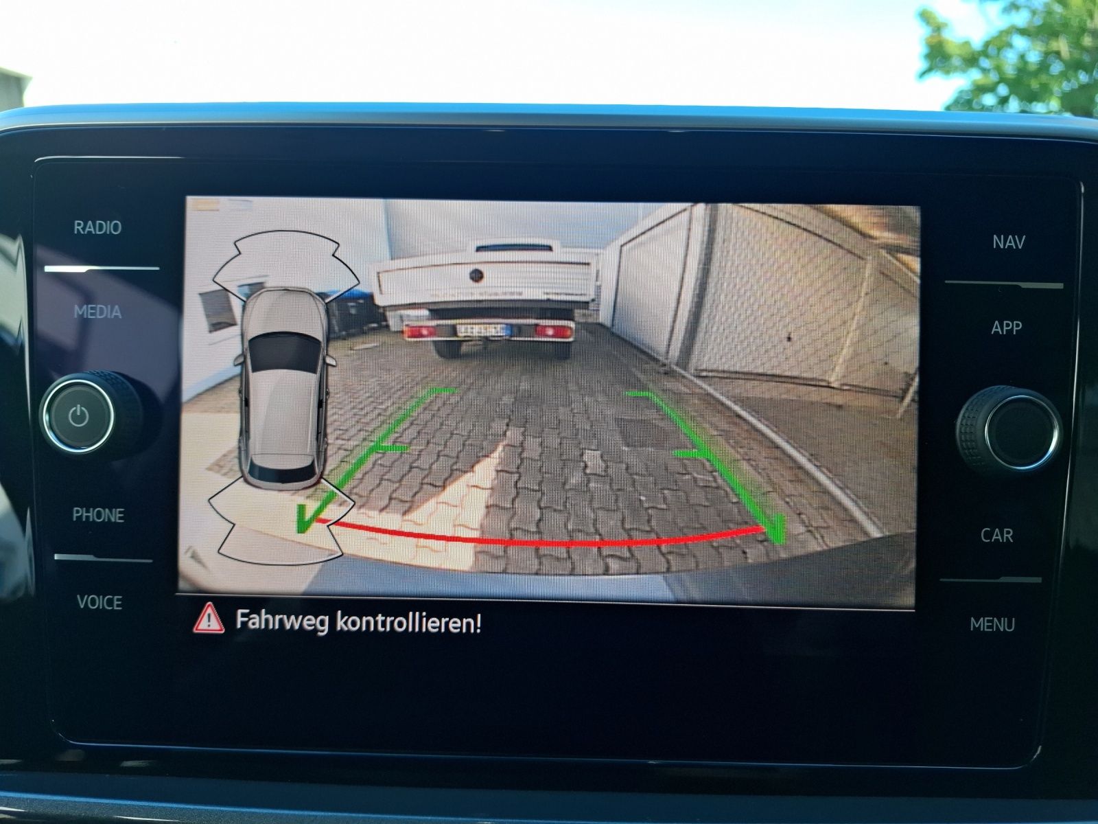 Fahrzeugabbildung Volkswagen T-Roc TSI Style DSG STH LED AHK Navi AID ACC RFK