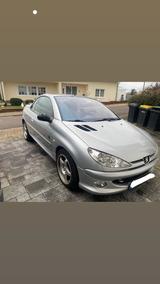 Peugeot 206 CC Cabrio| TÜV 09/27| 109PS| J... - Peugeot 206 Cabrio Ps mit Benzin-Antrieb