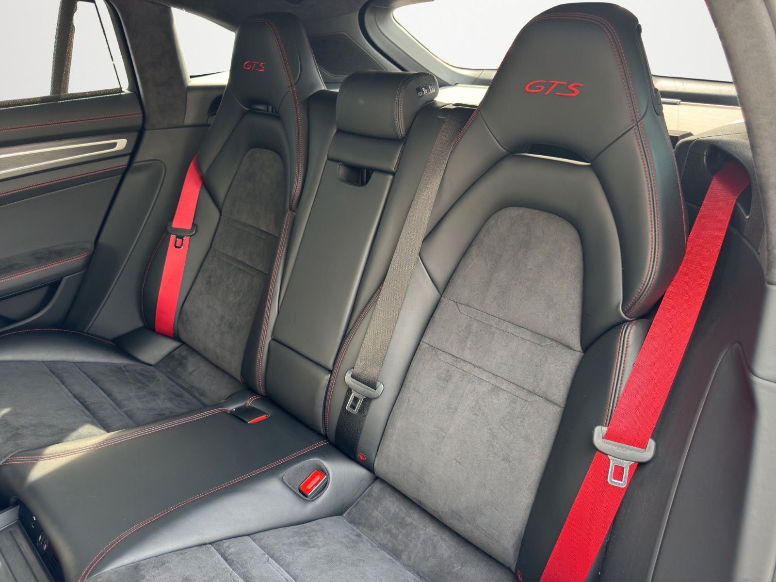 Fahrzeugabbildung Porsche PANAMERA SPORT TURISMO GTS BURM PANO STANDHEIZ