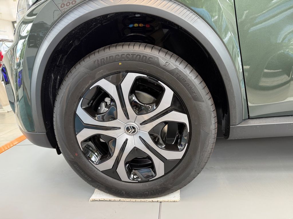 Fahrzeugabbildung Citroën e-C3 Aircross PLUS / Winter Paket