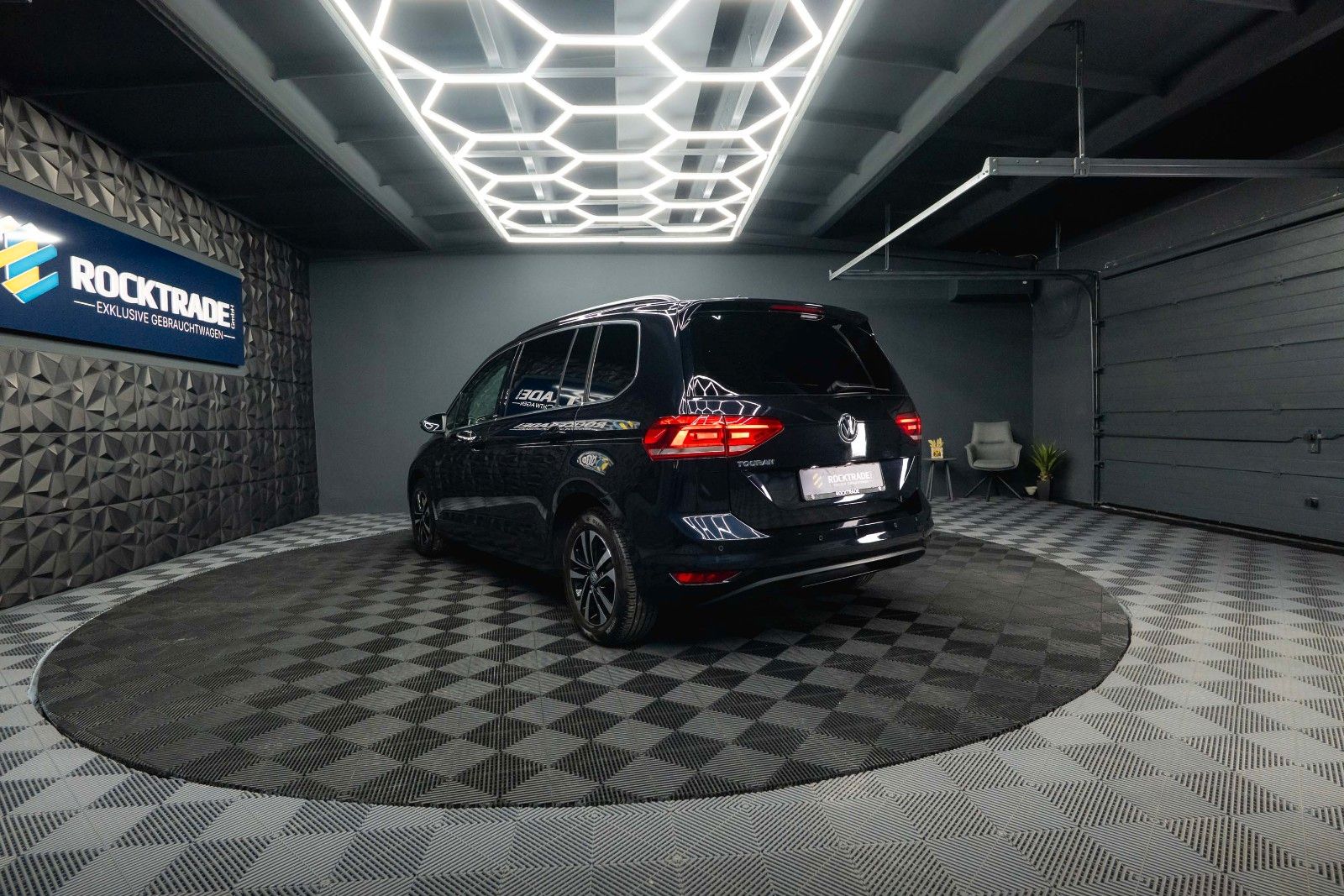 Fahrzeugabbildung Volkswagen Touran 1.6 Comfortline IQ.Drive | 7 Sitze | ACC