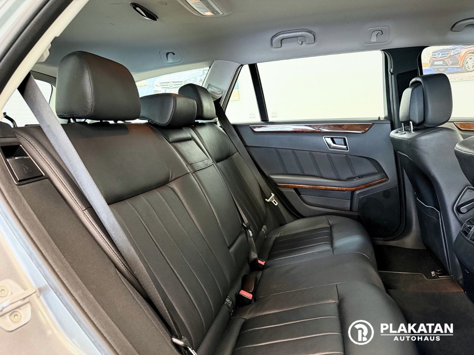 Fahrzeugabbildung Mercedes-Benz E 250 CDI T-Modell Leder AHK MB-Service