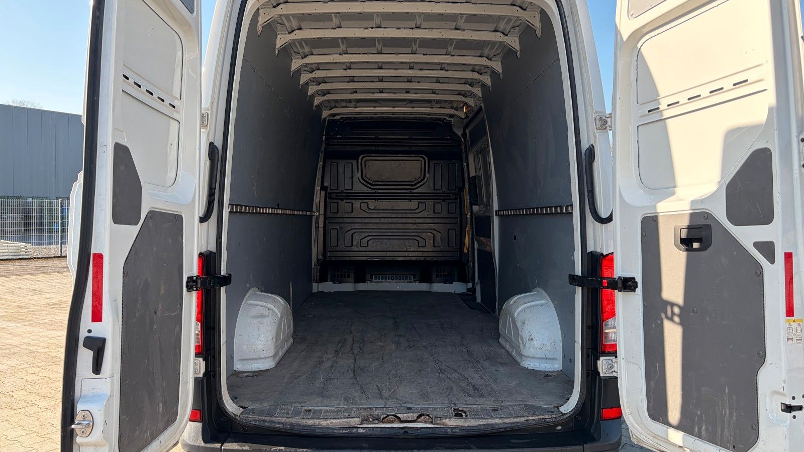 Fahrzeugabbildung Volkswagen Crafter Kasten 35 L3 H2 Hochdach