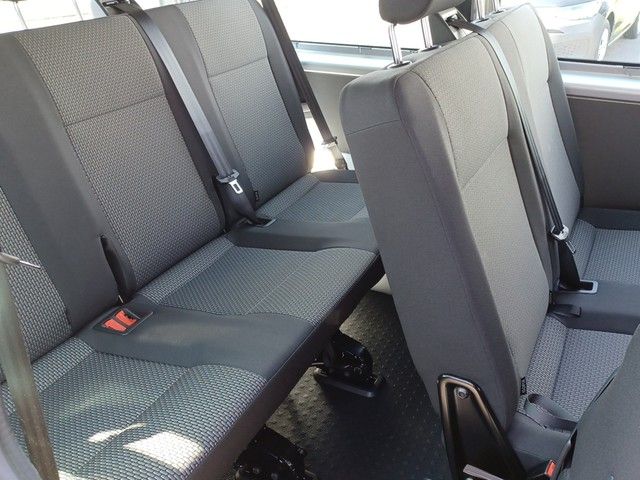 Fahrzeugabbildung Volkswagen T6.1 Transporter TDI Kombi 8 Sitzer Klima, PDC,