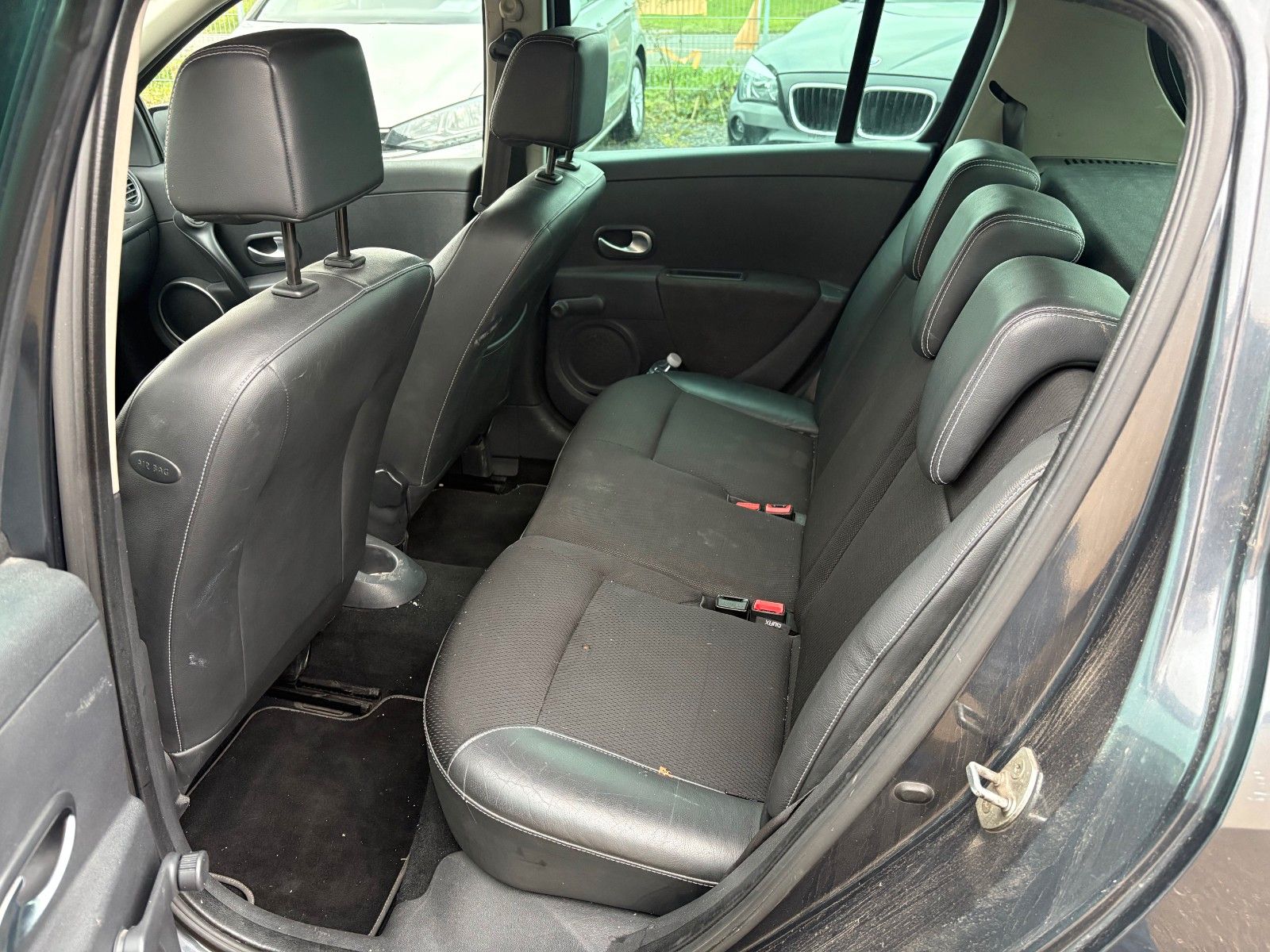 Fahrzeugabbildung Renault Clio III Exception 1.5 dCi Klima Leder TÜV 08/26