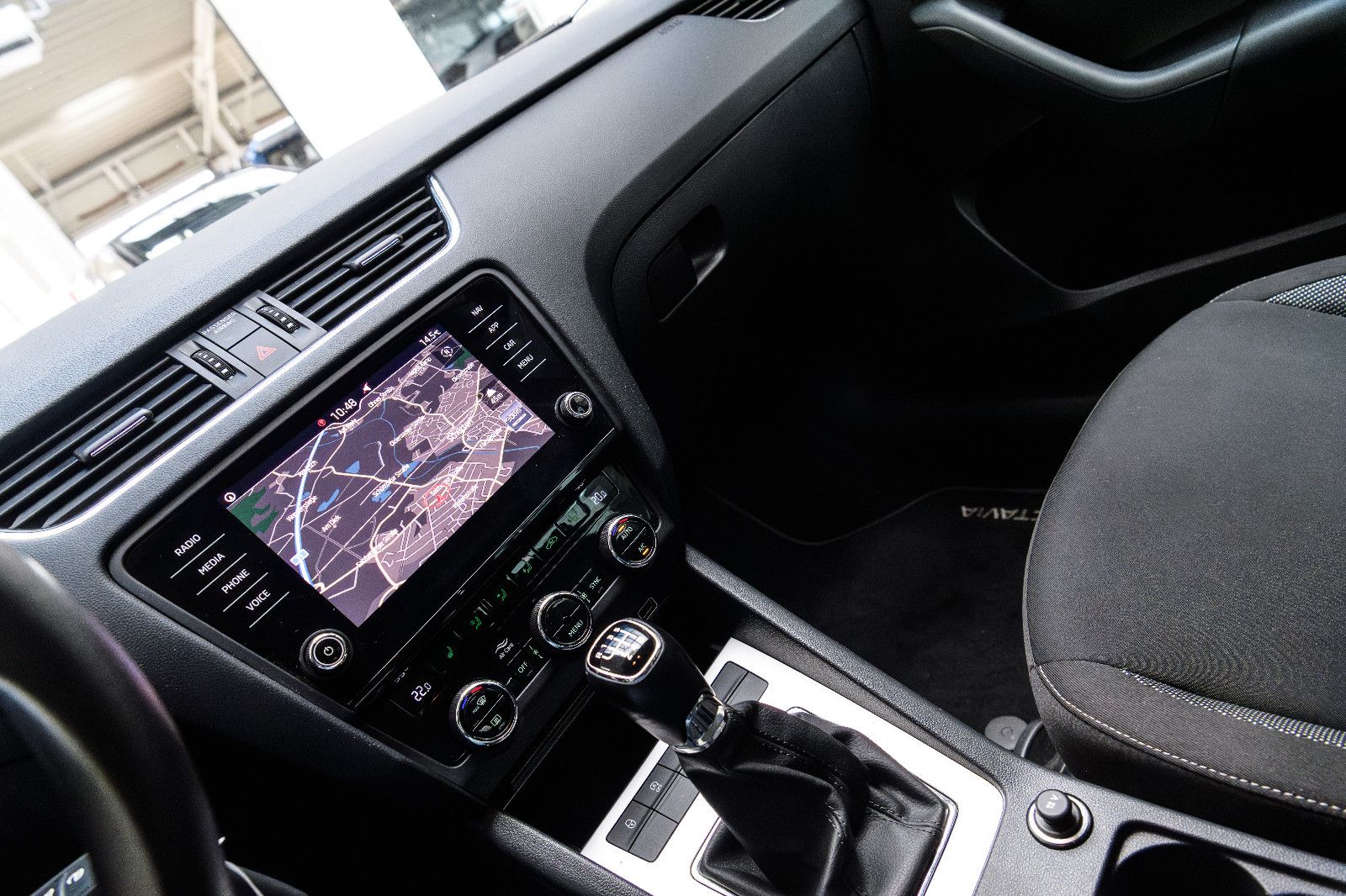 Fahrzeugabbildung SKODA Octavia Combi Tour 1.0 +NAVI+LED+el.Heckkl.+MFL