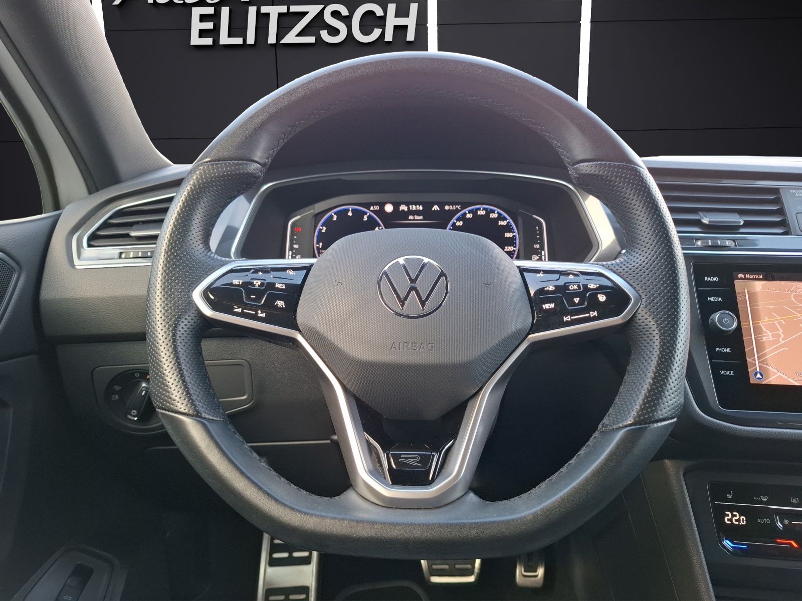Fahrzeugabbildung Volkswagen Tiguan Allspace TSI R-Line DSG 4M Matrix Navi AI