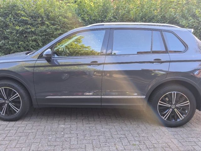 Fahrzeugabbildung Volkswagen Tiguan Life Active 1,5 l TSI DSG Active