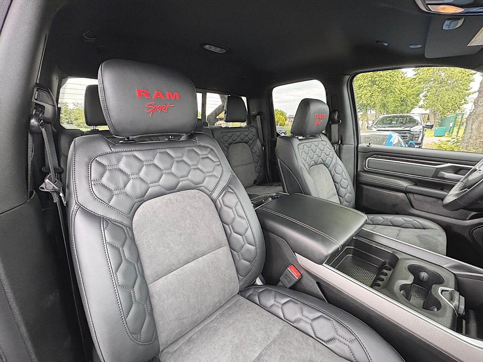 Fahrzeugabbildung Dodge RAM 5.7 V8 HEMI SPORT NIGHT Offroad 4x4 LED