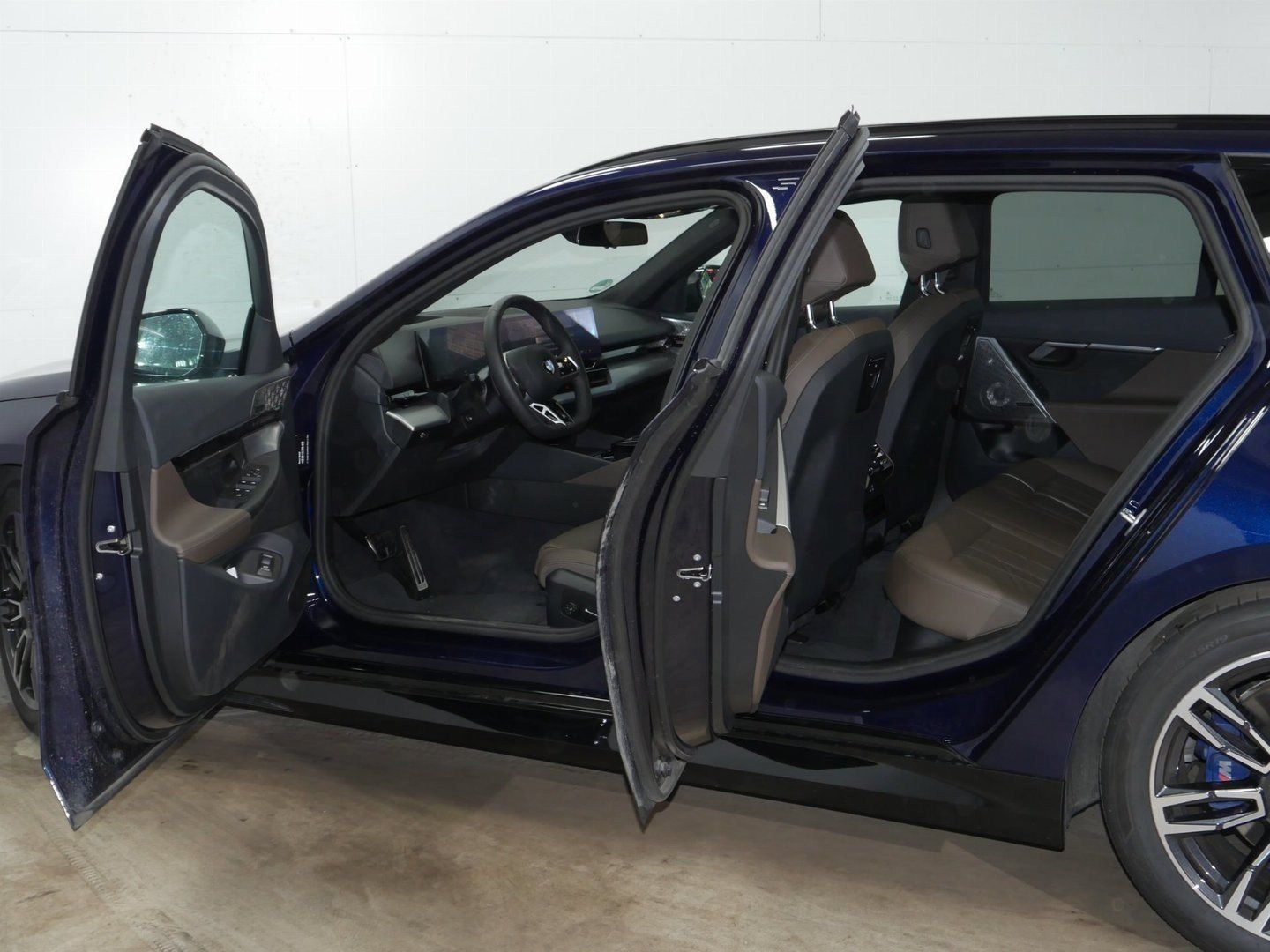 Fahrzeugabbildung BMW 540d xDrive Touring M Sportpaket AHK