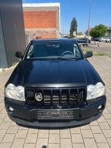 Jeep Grand Cherokee 3.7 Laredo V6 Gasanlage - Jeep Grand Cherokee Laredo mit Benzin-Antrieb