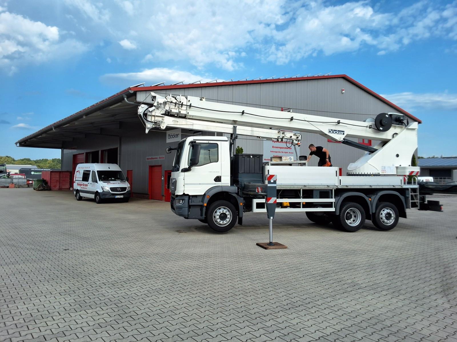 MAN TGM26.320 mit Böcker AK46/6000, Arbeitskorb