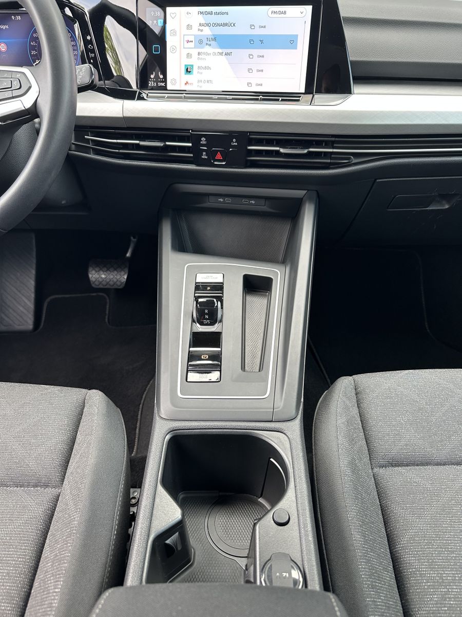 Fahrzeugabbildung Volkswagen Golf Variant 2.0 TDI DSG Life NAV+LED+ACC+KAMERA