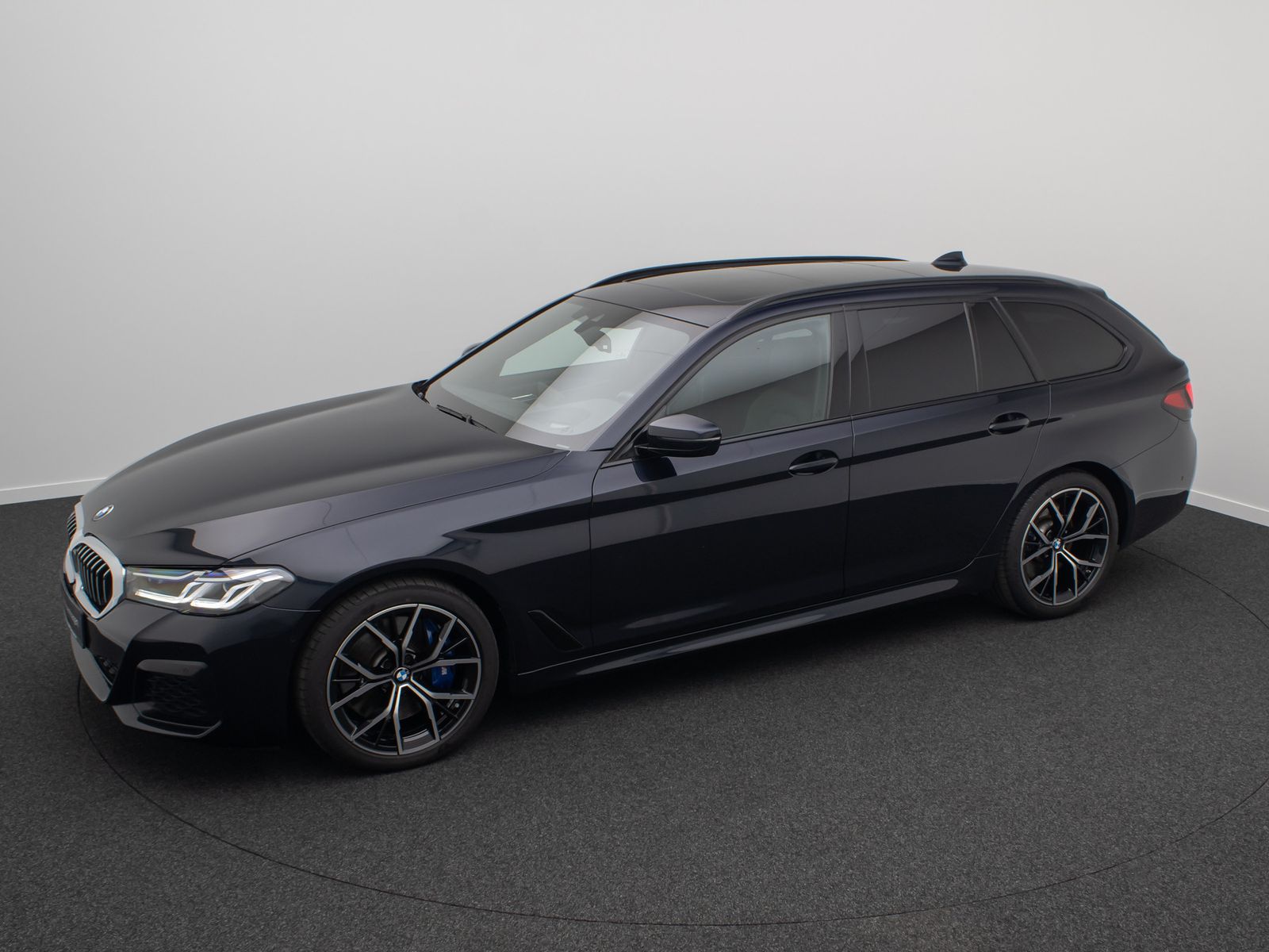 Fahrzeugabbildung BMW 530d  M Sport HUD DAB 4*Klima Laser Kamera Pano