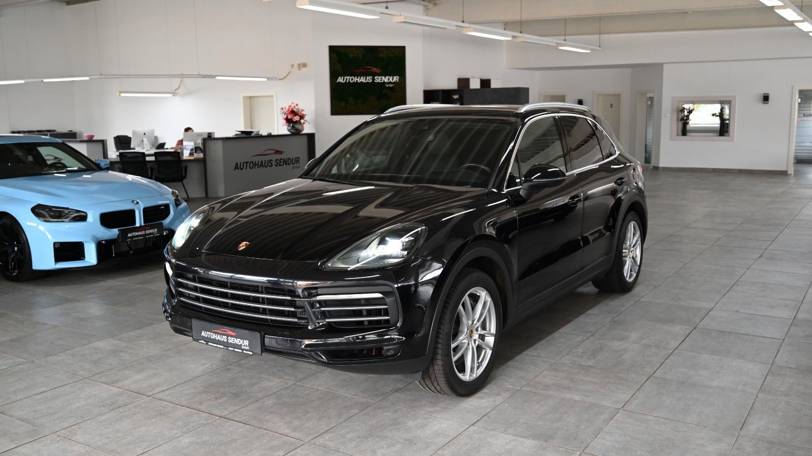 Porsche Cayenne - 1