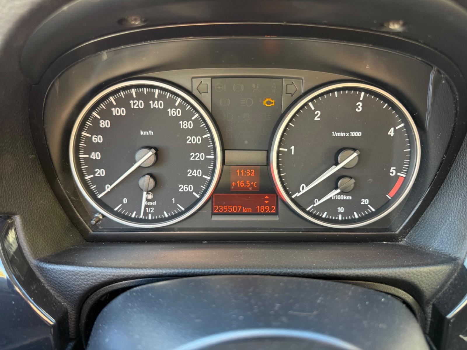 BMW 320 2012 — photo 13